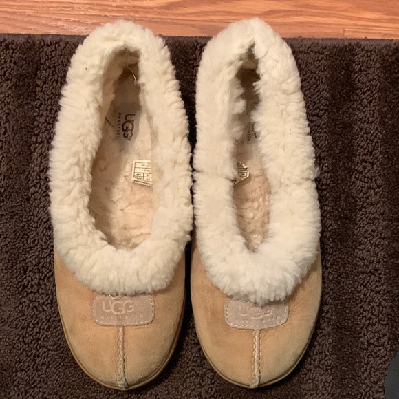 UGG House Slippers - Picture 1 of 2
